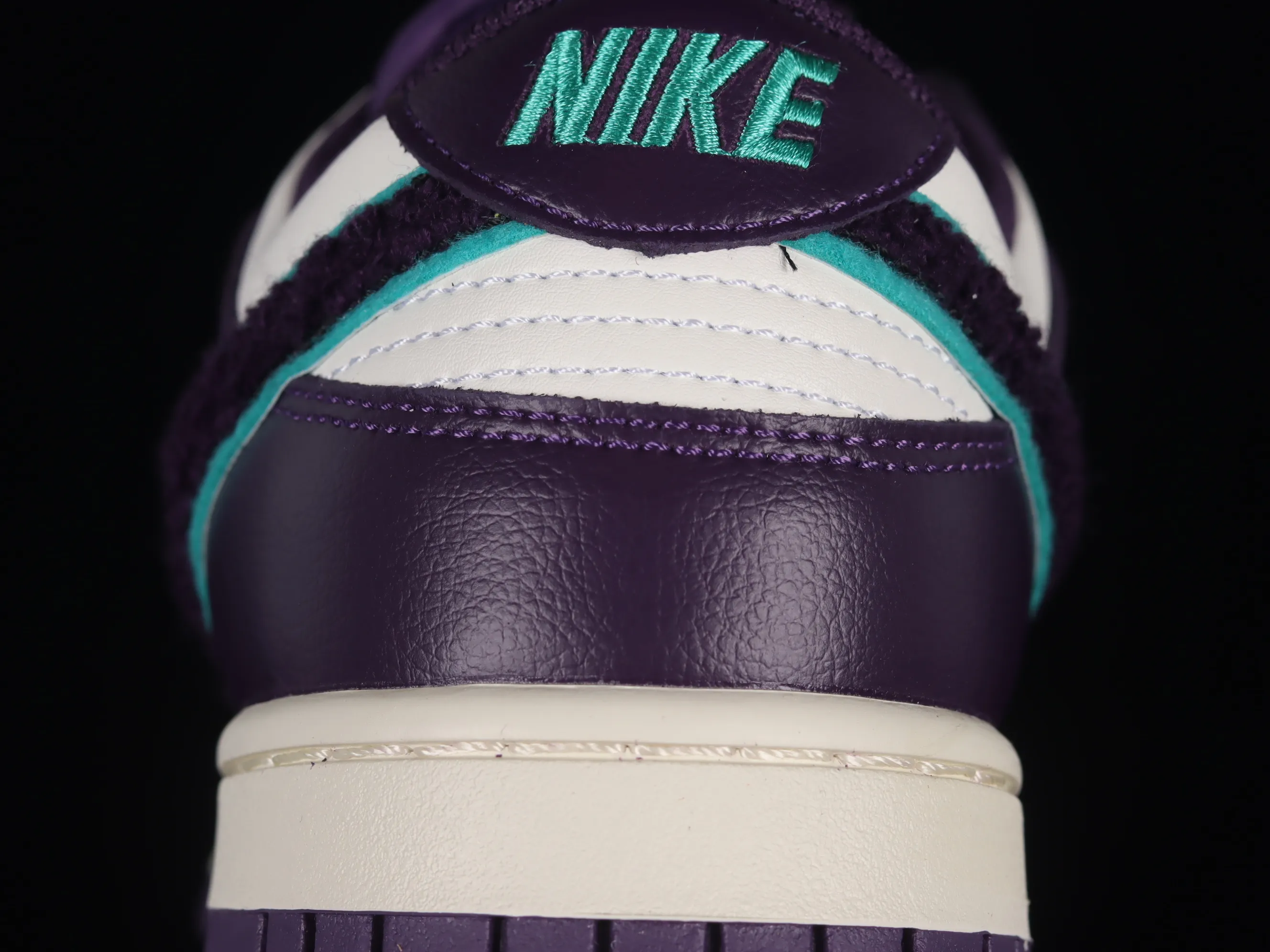 All categories Nk SB Dunk Series Nk SB Dunk Low low-top sneakers Cost-effective version Nk SB Dunk Low "Chenille Swoosh" Chenille SB low-top sports and leisure sneakers DQ7683-100
